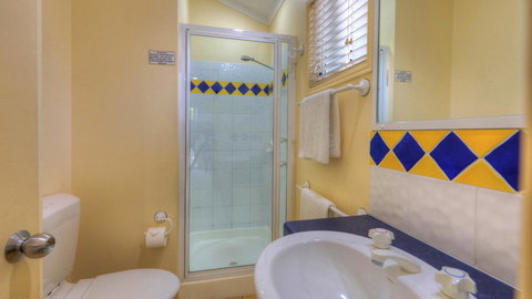 Alex Beach Cabins And Tourist Park - Swimm 3