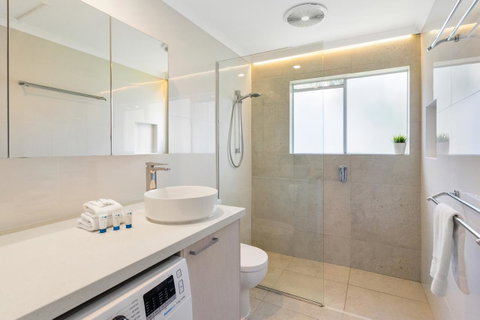 Noosa Place Resort - Internet Find 1