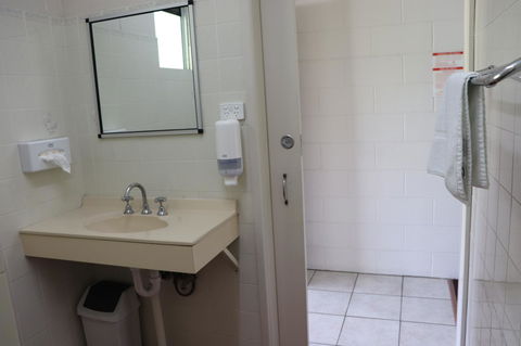 YAL Cairns - A Motel That Makes A Difference - Petrol Stations 20