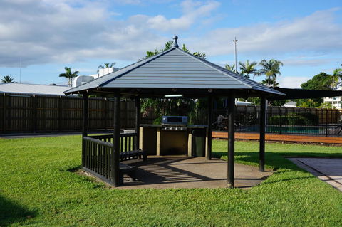 YAL Cairns - A Motel That Makes A Difference - Petrol Stations 7