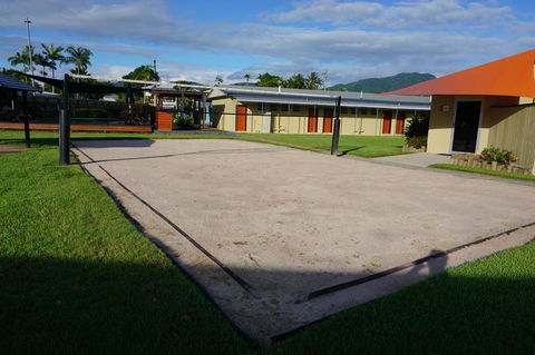 YAL Cairns - A Motel That Makes A Difference - Petrol Stations 6