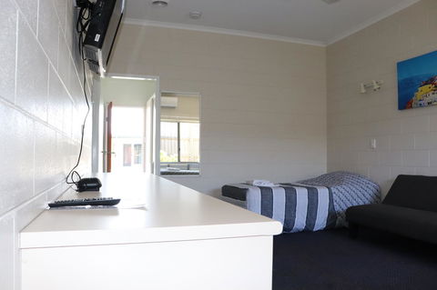 YAL Cairns - A Motel That Makes A Difference - Petrol Stations 8