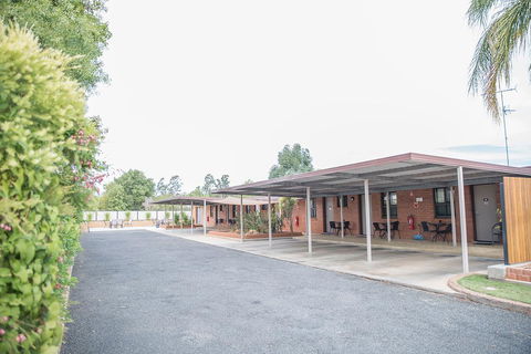 Charleville Motel - Renee 16