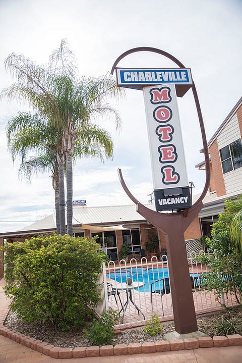 Charleville Motel - Renee 2