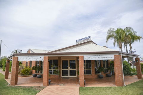 Charleville Motel - Renee 0