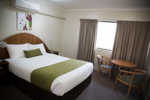 Charleville Motel - Renee 8