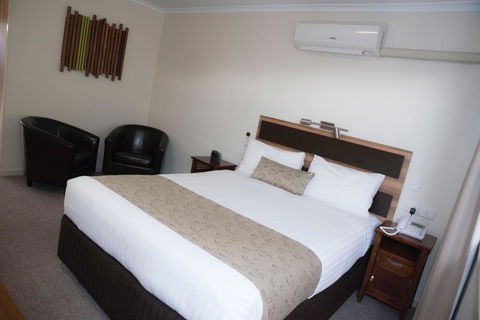 Charleville Motel - Renee 18