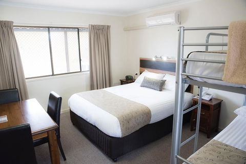 Charleville Motel - Renee 9