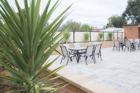 Charleville Motel - Renee 22