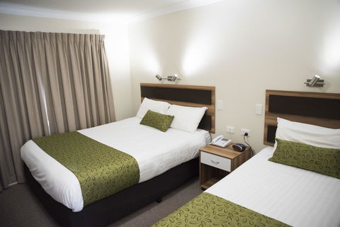 Charleville Motel - Renee 20