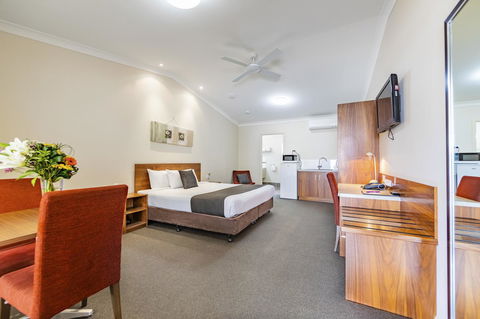 Roma Explorers Inn - Renee 1