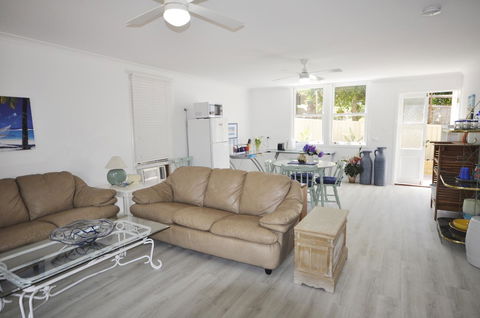 Retro Beach Flat - Internet Find 14