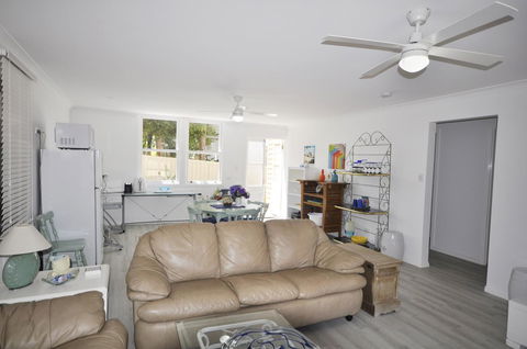 Retro Beach Flat - Internet Find 3