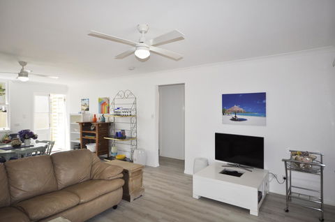 Retro Beach Flat - Internet Find 4
