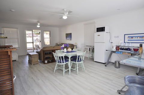 Retro Beach Flat - Internet Find 10
