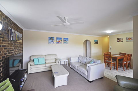 Sands Court On Boyd - Internet Find 1