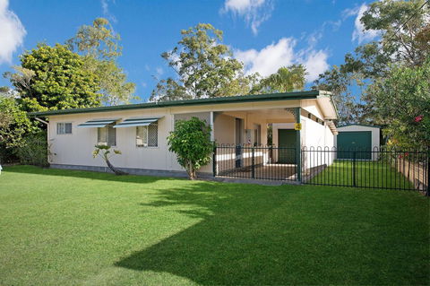 Lowset, Pet Friendly Cottage - Sunset Ave, Bongaree - Internet Find 0