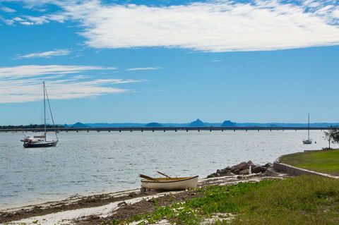 Lowset, Pet Friendly Cottage - Sunset Ave, Bongaree - Internet Find 13