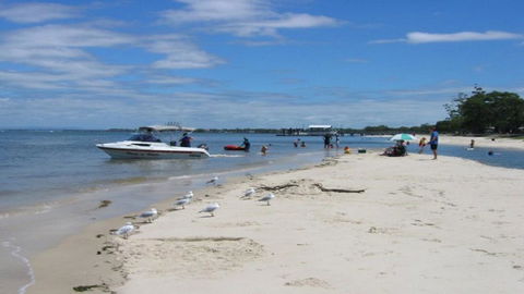 Lowset, Pet Friendly Cottage - Sunset Ave, Bongaree - Internet Find 2