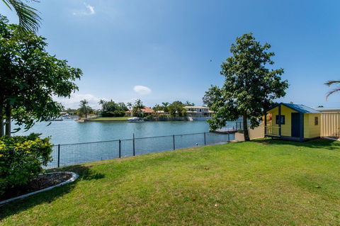 Lowset Home On The Canal - Dolphin Dr, Bongaree - Internet Find 10
