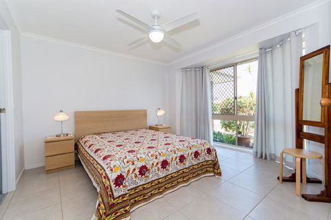 Lowset Home On The Canal - Dolphin Dr, Bongaree - Internet Find 9