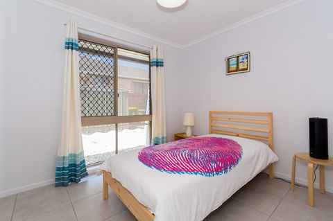 Lowset Home On The Canal - Dolphin Dr, Bongaree - Internet Find 17