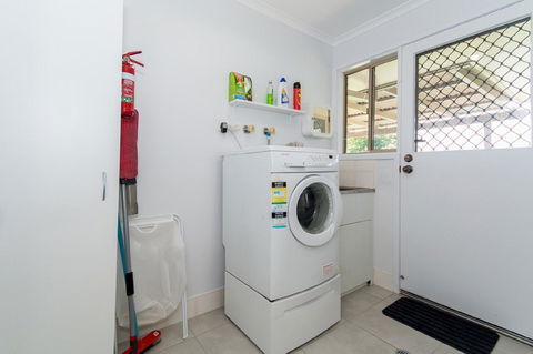 Lowset Home On The Canal - Dolphin Dr, Bongaree - Internet Find 7
