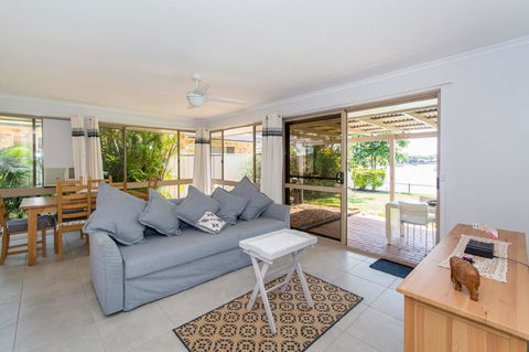Lowset Home On The Canal - Dolphin Dr, Bongaree - Internet Find 2