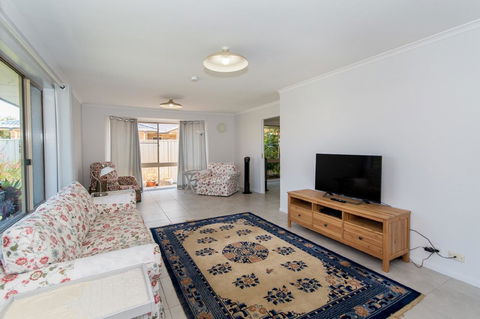 Lowset Home On The Canal - Dolphin Dr, Bongaree - Internet Find 12