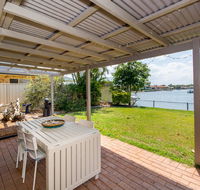 Lowset home on the canal - Dolphin Dr Bongaree - Internet Find