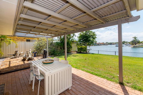 Lowset Home On The Canal - Dolphin Dr, Bongaree - Internet Find 0