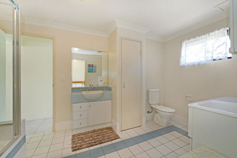 Quiet Location Across From Waterfront - South Esp, Bongaree - Internet Find 5
