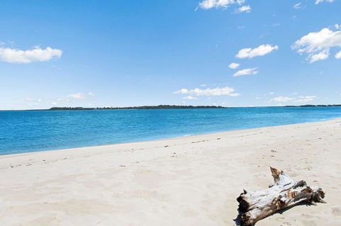 Quiet Location Across From Waterfront - South Esp, Bongaree - Internet Find 18