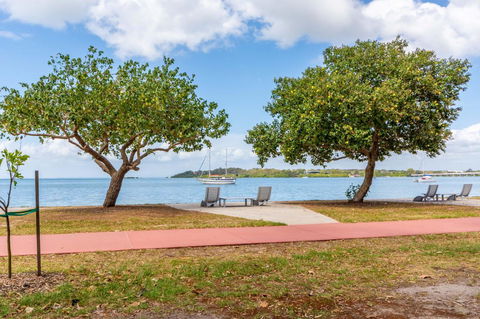 Charm And Comfort In This Ground Floor Unit With Water Views! Welsby Pde, Bongaree - Internet Find 15