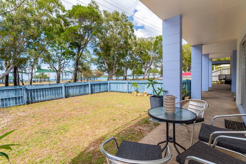 Charm And Comfort In This Ground Floor Unit With Water Views! Welsby Pde, Bongaree - Internet Find 0