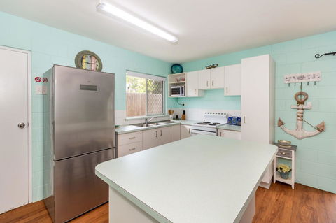 Charm And Comfort In This Ground Floor Unit With Water Views! Welsby Pde, Bongaree - Internet Find 10