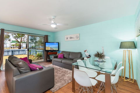Charm And Comfort In This Ground Floor Unit With Water Views! Welsby Pde, Bongaree - Internet Find 14