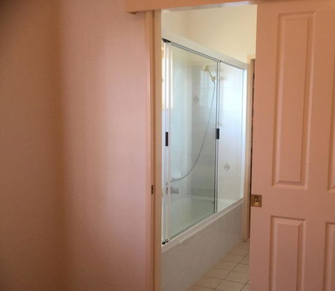 Private Canal Duplex With Pontoon - Oleander Drive, Bongaree - Internet Find 16