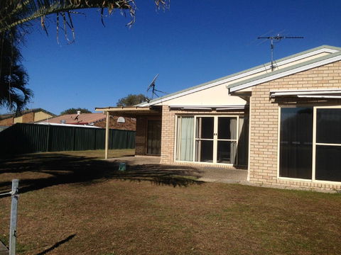 Private Canal Duplex With Pontoon - Oleander Drive, Bongaree - Internet Find 3