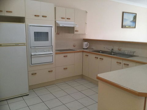 Private Canal Duplex With Pontoon - Oleander Drive, Bongaree - Internet Find 6