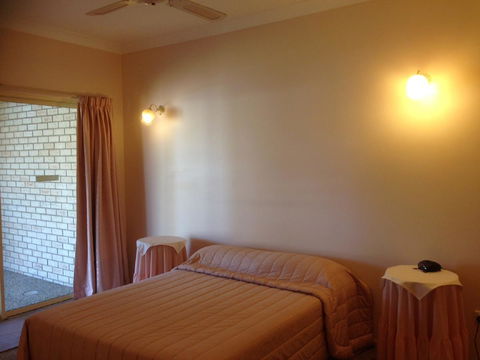 Private Canal Duplex With Pontoon - Oleander Drive, Bongaree - Internet Find 11
