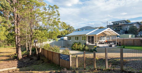 Adventure Bay Holiday Home - Internet Find 1