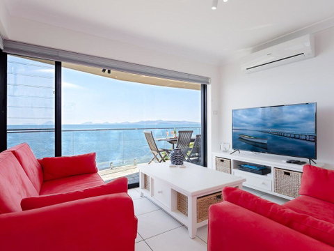 2 'Lanimer' 14 Mitchell Street - Beautiful Waterfront Property With Spectacular Views - Internet Find 2