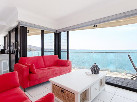 2 'Lanimer' 14 Mitchell Street - Beautiful Waterfront Property With Spectacular Views - Internet Find 0