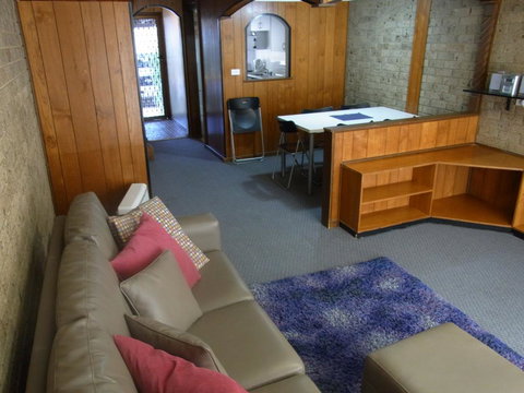 A Furnished Townhouse In Goulburn - Swimm 2