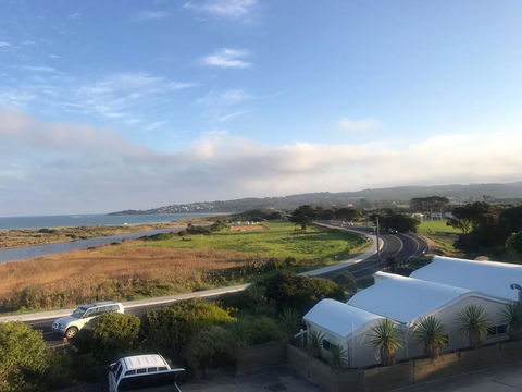 A Great Ocean View Motel - Petrol Stations 1