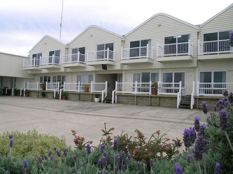 A Great Ocean View Motel - Petrol Stations 0