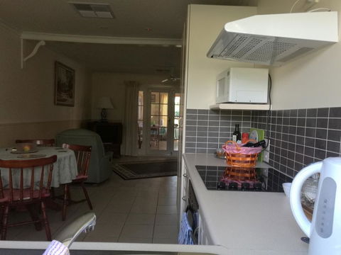 A Victor Harbour Retreat Aldinga Tony's Music Cottage - Renee 0