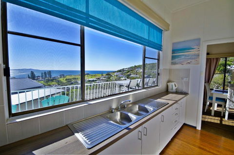 AAA Views, 2 View Street - Renee 2