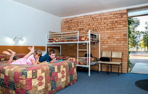 Abajaz Motor Inn - Internet Find 1